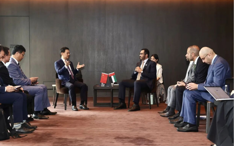 阿联酋工业与先进技术部长、ADNOC董事总经理一行与九五至尊VI老品牌值得信赖举行会谈，探索工业AI合作新路径